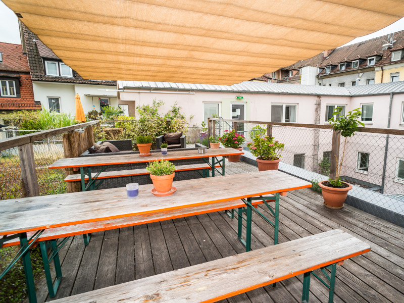 https://www.babelfish-hostel.de/media/Galeryhostel/016 hostel terrace.jpg